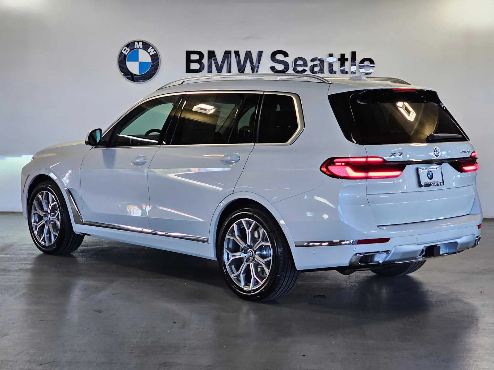 New 2027 Mineral White Metallic BMW xDrive40i image 5