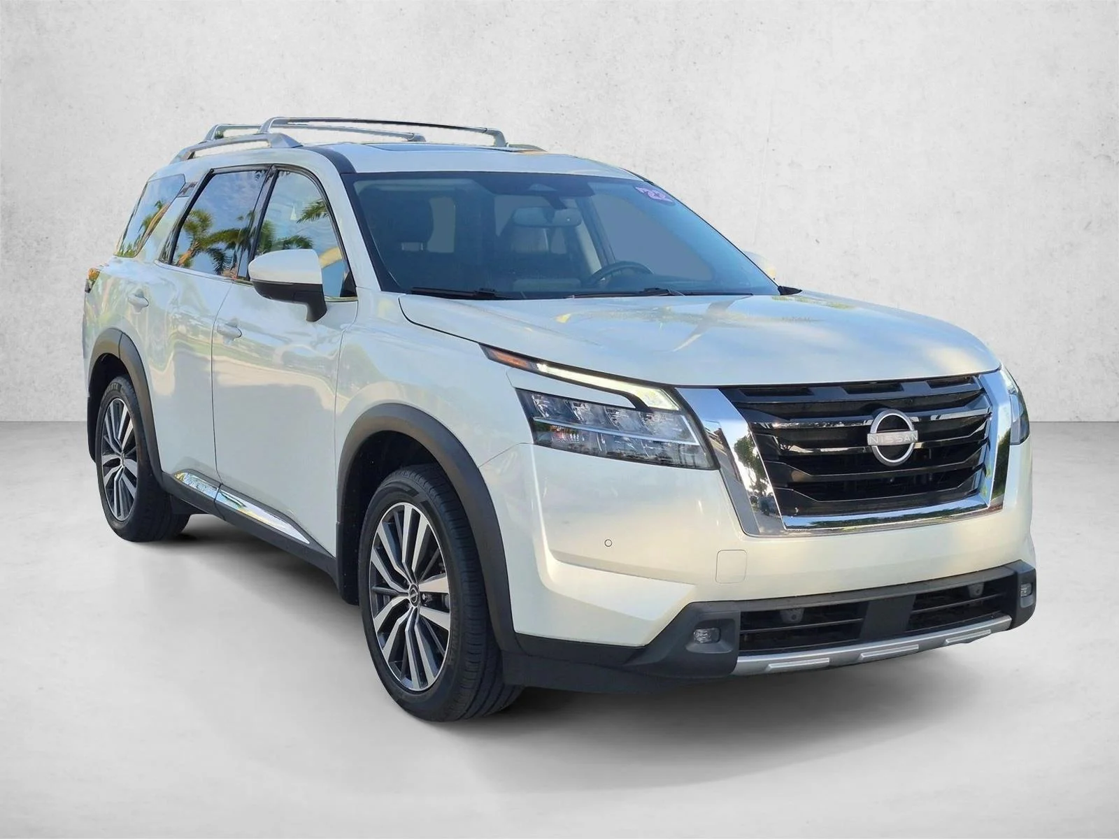 Used 2022 Pearl White Tricoat Nissan Platinum image 3