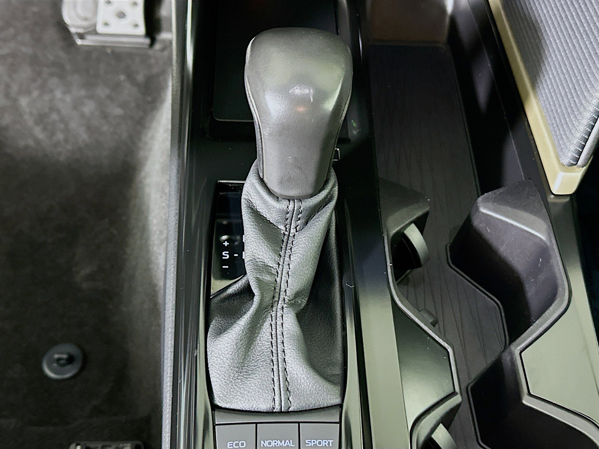 Used 2025 Underground Toyota SE image 19