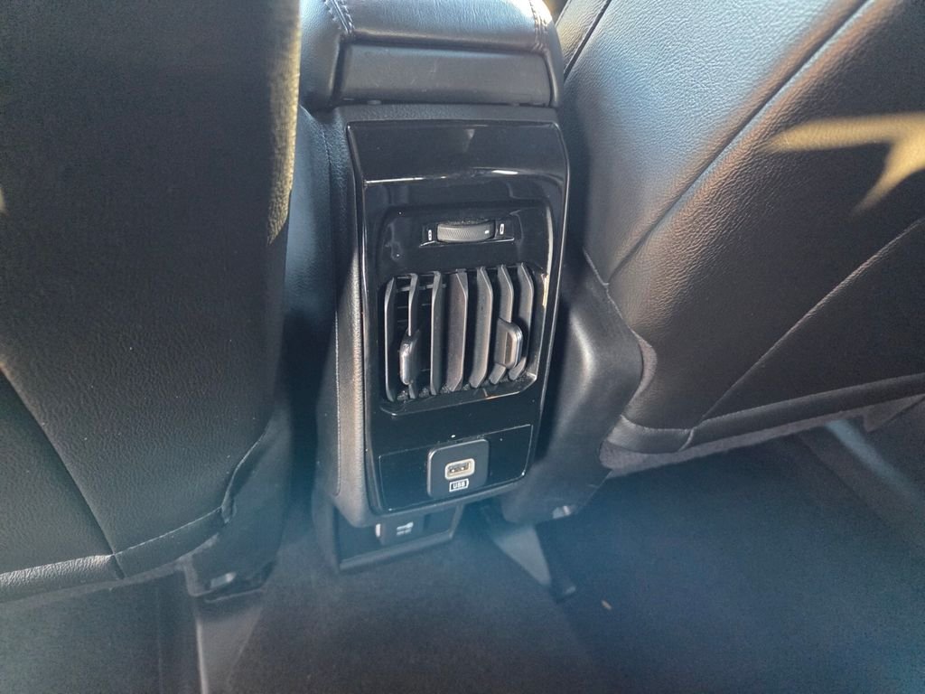 Used 2024 Gray Jeep Latitude image 8