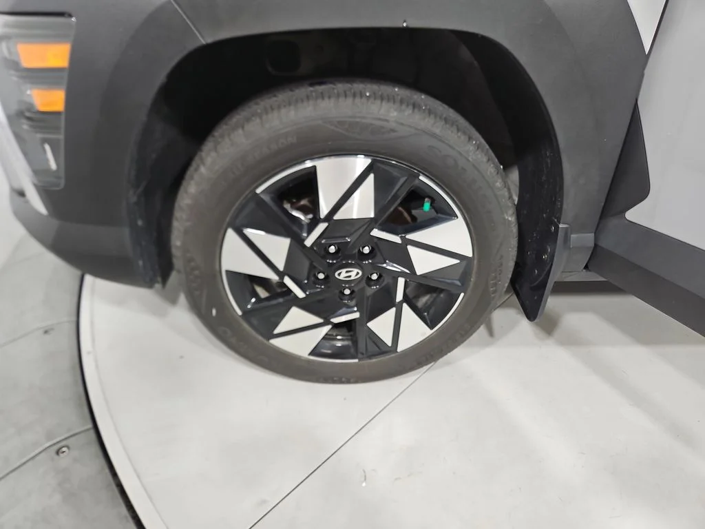 Used 2025 Gray Hyundai SEL Convenience image 28