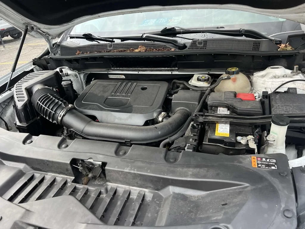 Used 2023 SUMMIT WHITE Chevrolet LT image 9