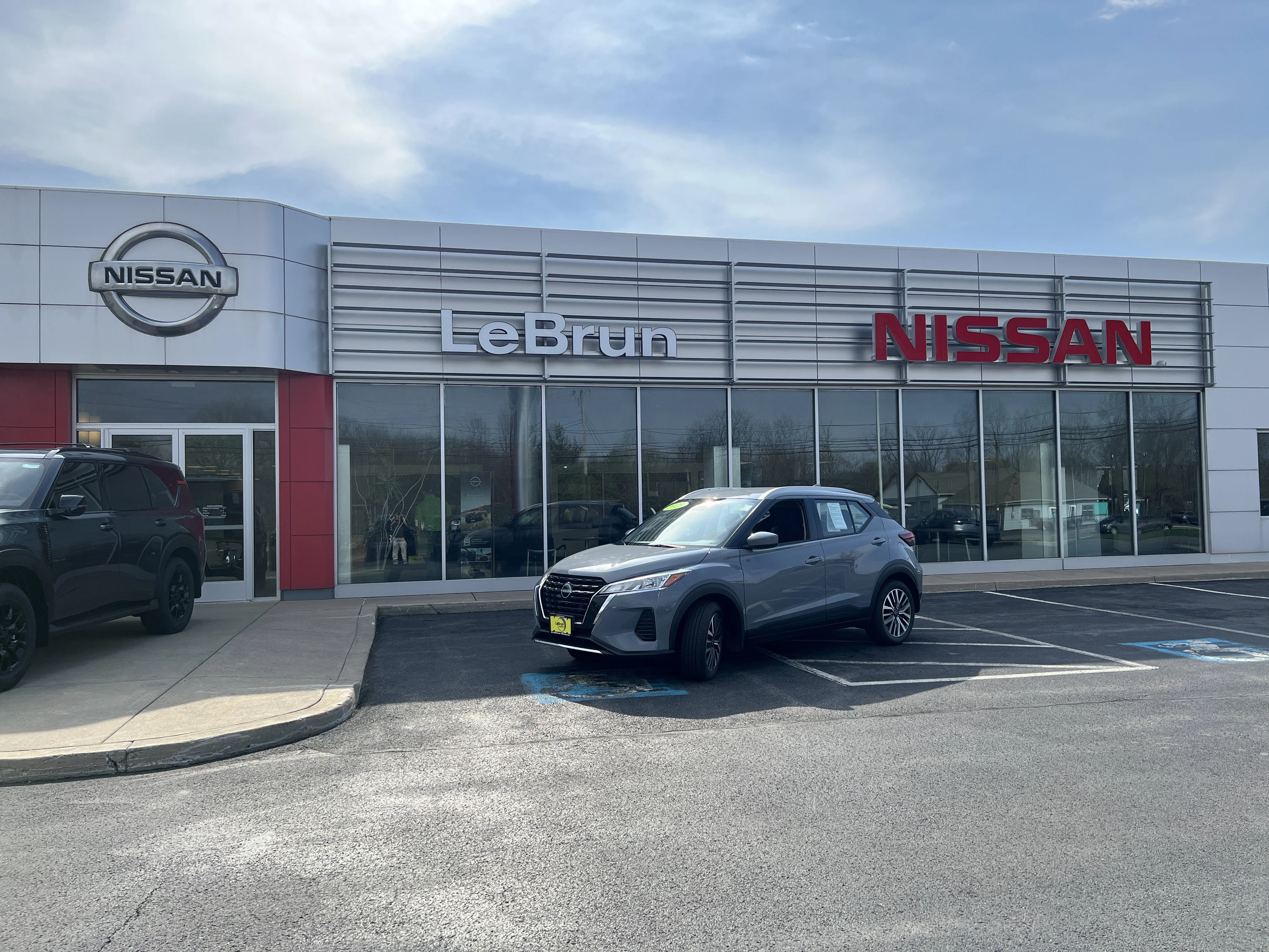 Used 2023 Boulder Gray Pearl Nissan SV image 1