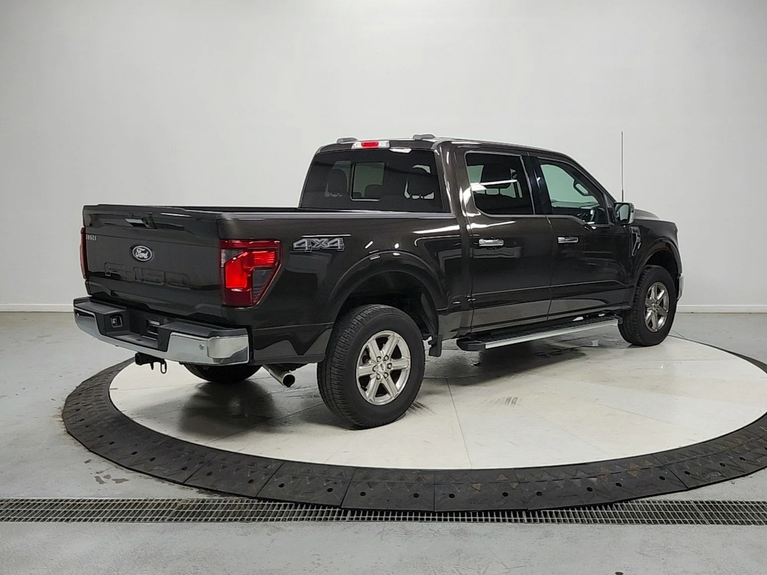 Used 2024 Brown Ford XLT image 8