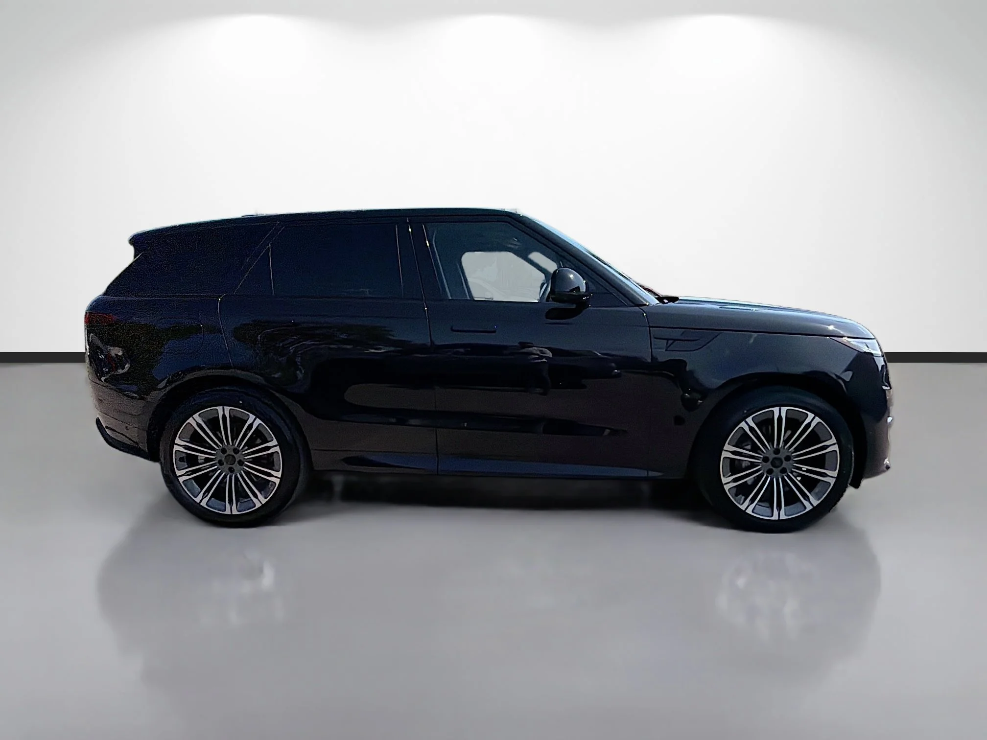 New 2026 Santorini Black Metallic Land Rover Dynamic SE image 6