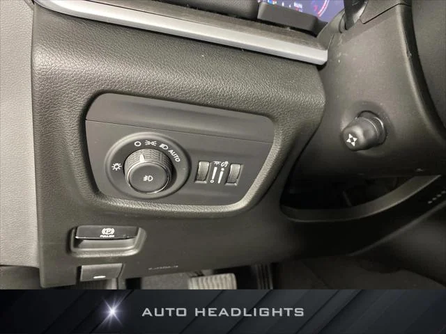 New 2026 Diamond Black Crystal Pearl-Coat Exterior Paint Jeep Limited image 23