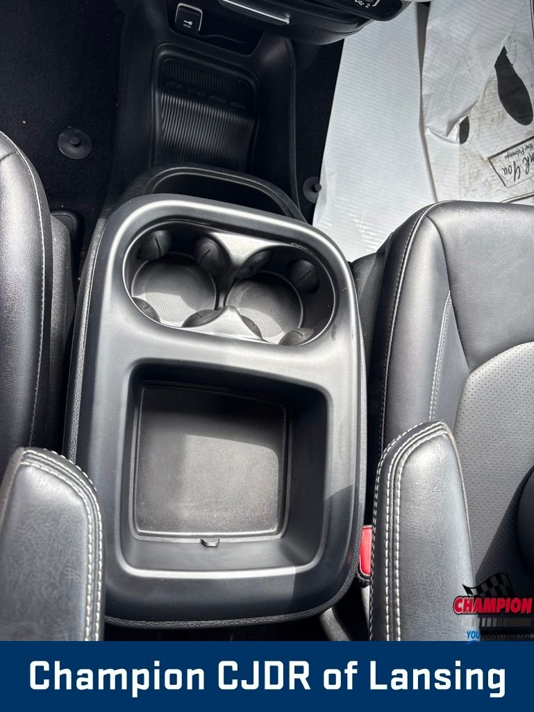 Used 2025 Black Chrysler Select image 28