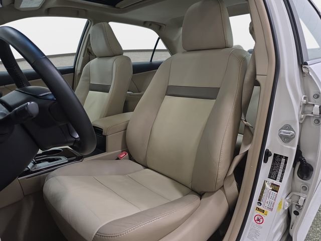 Used 2012 White Toyota XLE image 14