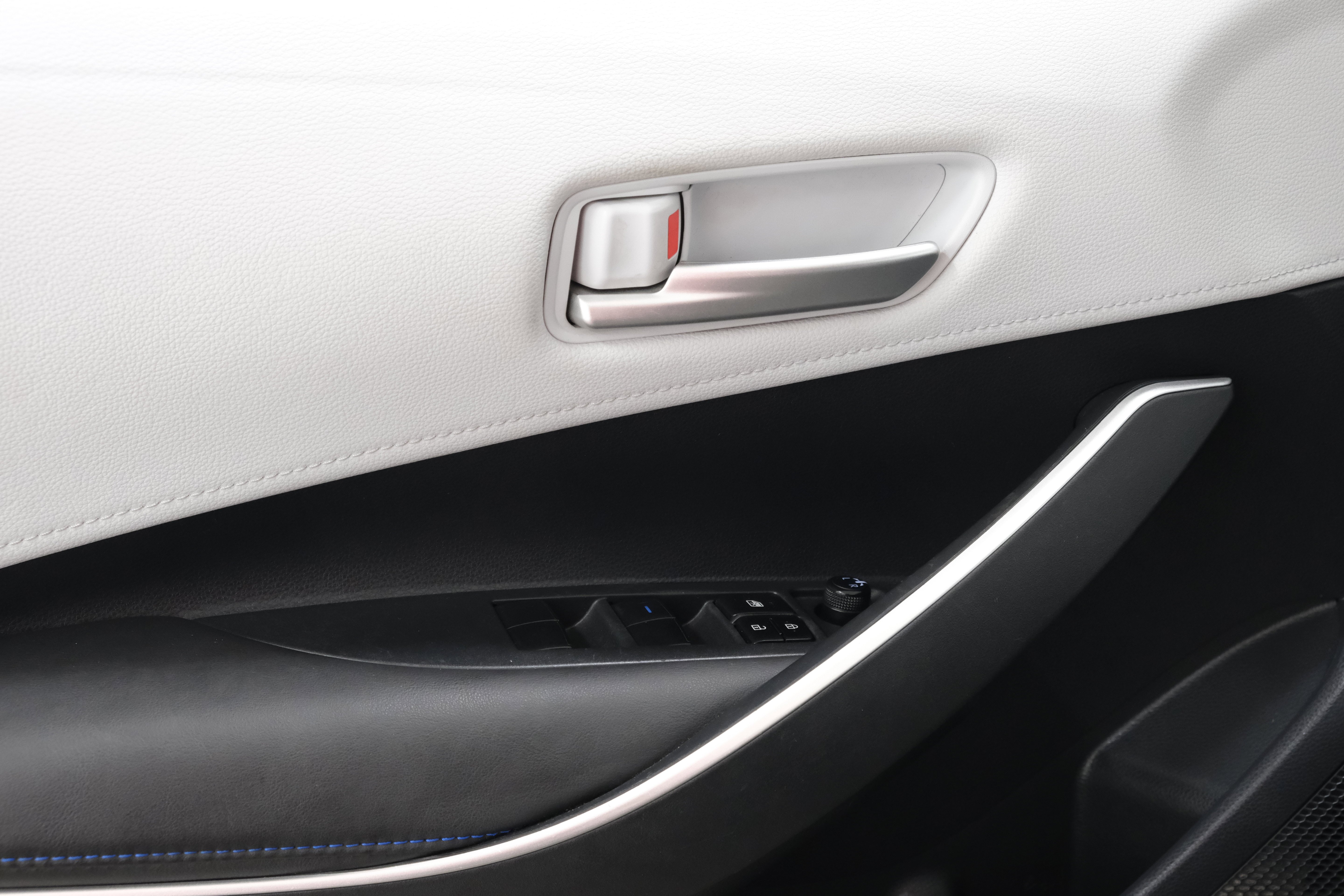 Certified Used 2020 Black Sand Pearl Toyota SE image 25