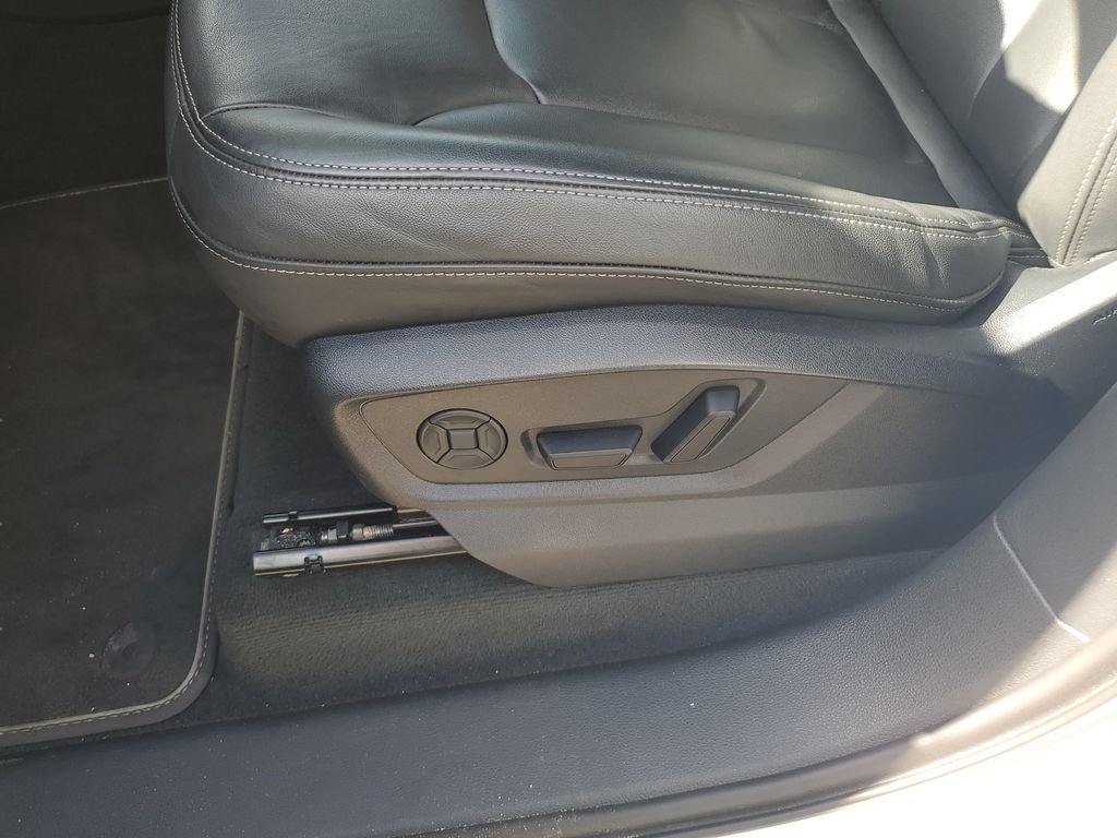 Used 2025  Audi 55 Premium Plus image 16