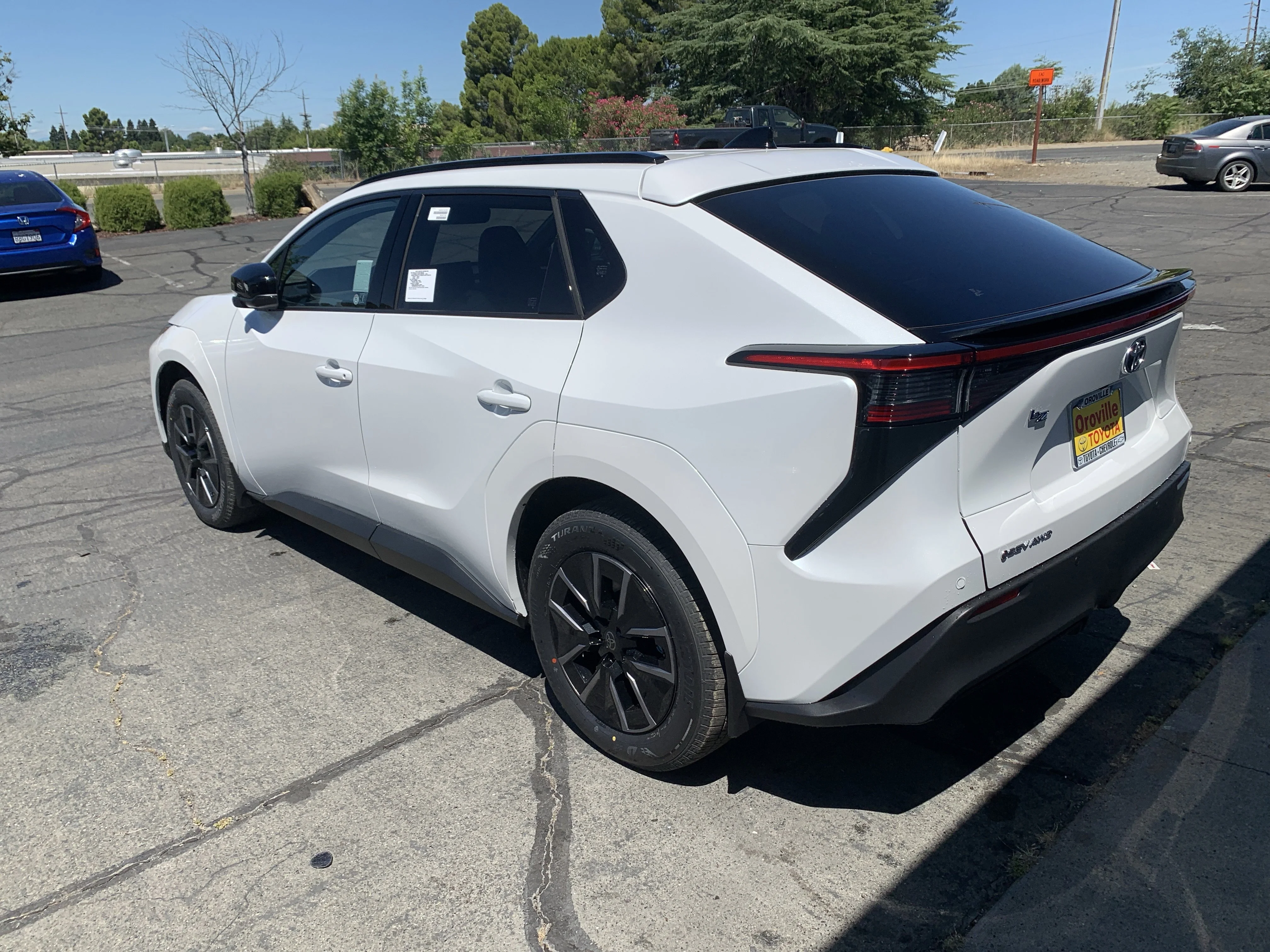 New 2026 Wind Chill Pearl Toyota XLE image 3