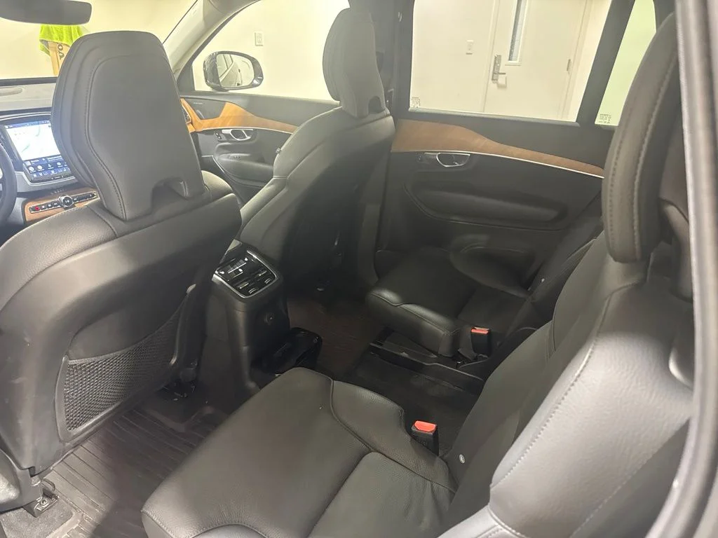 Certified Used 2025 Onyx Black Metallic Volvo T8 Plus image 21