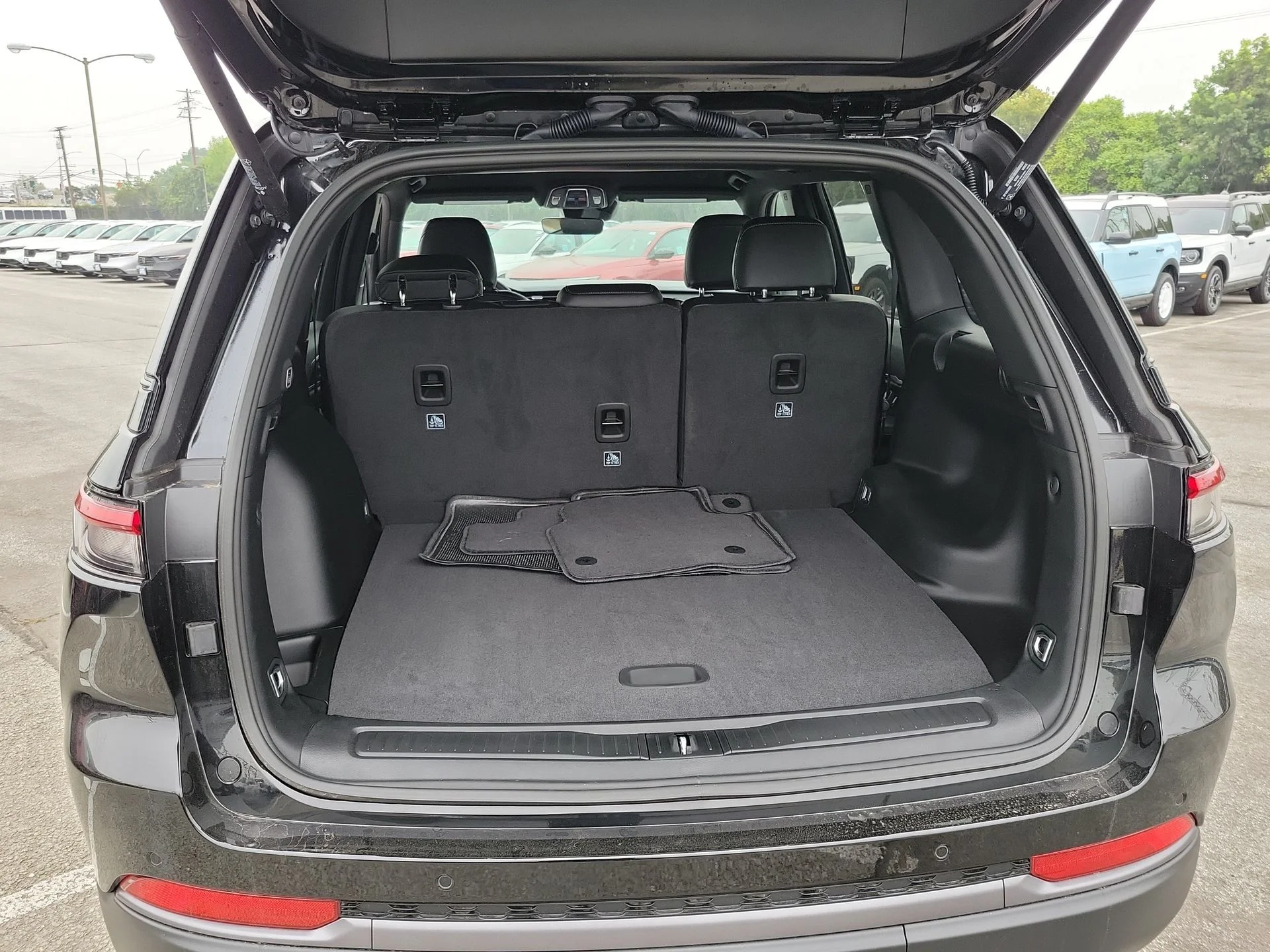 New 2026 Black Jeep Altitude image 18