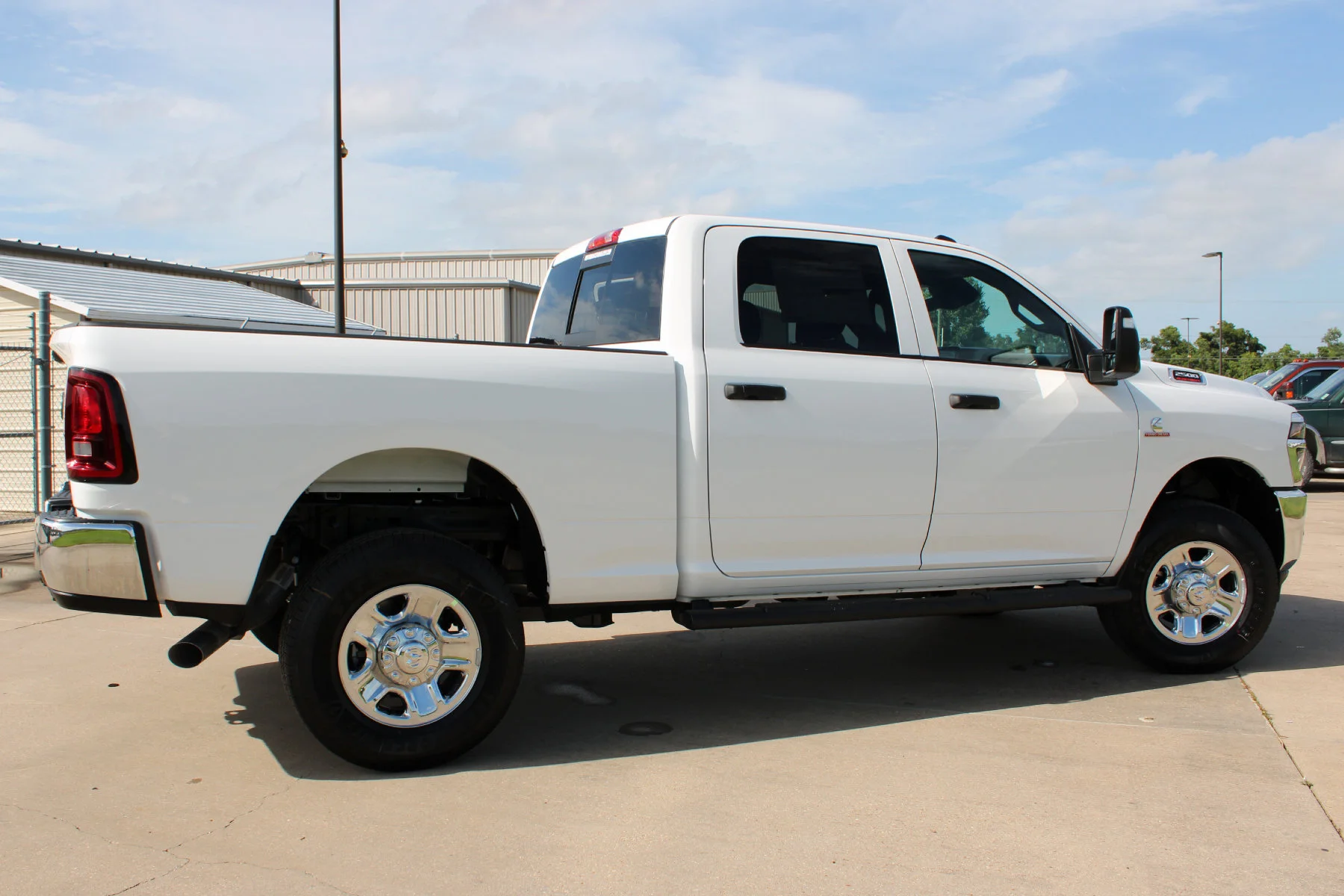 New 2026 Bright White Clear-Coat Exterior Paint RAM Tradesman image 25
