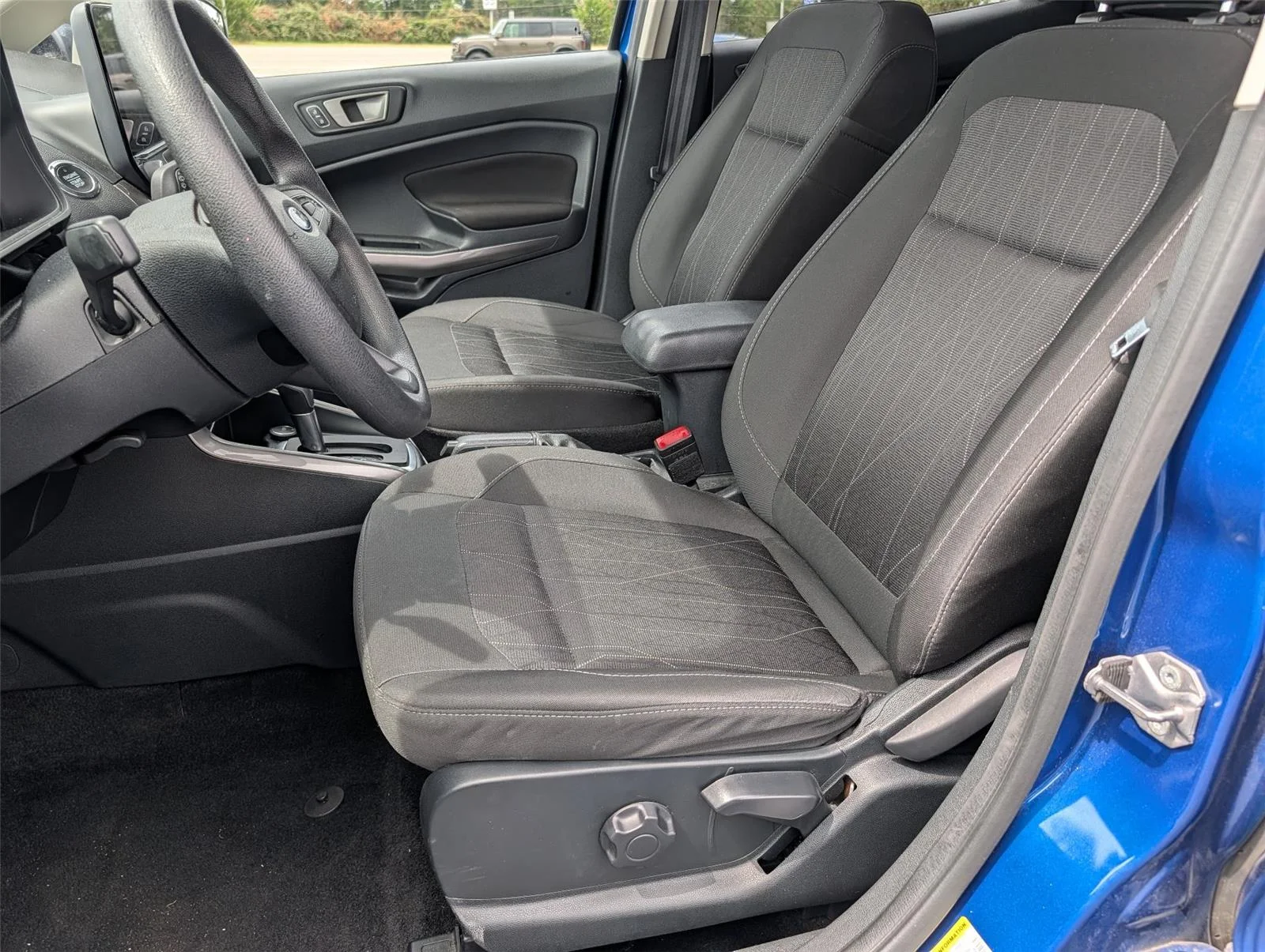 Used 2021 Lightning Blue Ford SE image 10
