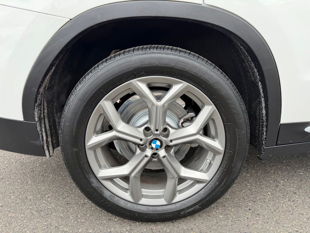 Used 2022 White BMW xDrive30i image 9