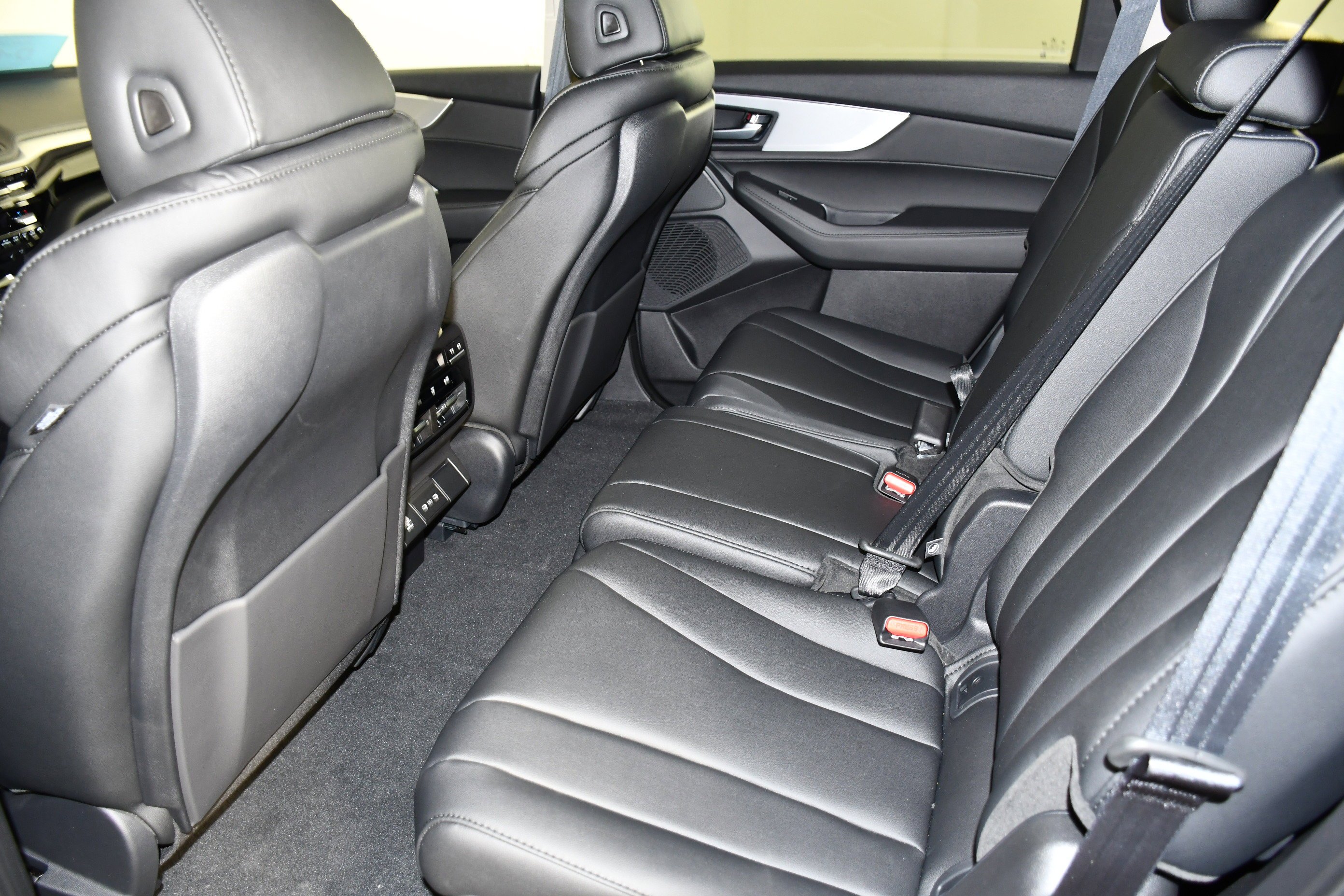 New 2026 Solar Silver Metallic Acura Base image 15