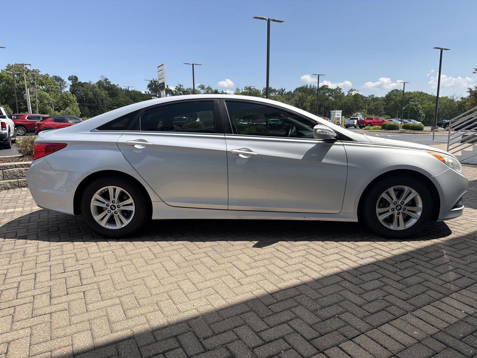 Used 2014 Radiant Silver Metallic Hyundai GLS image 6