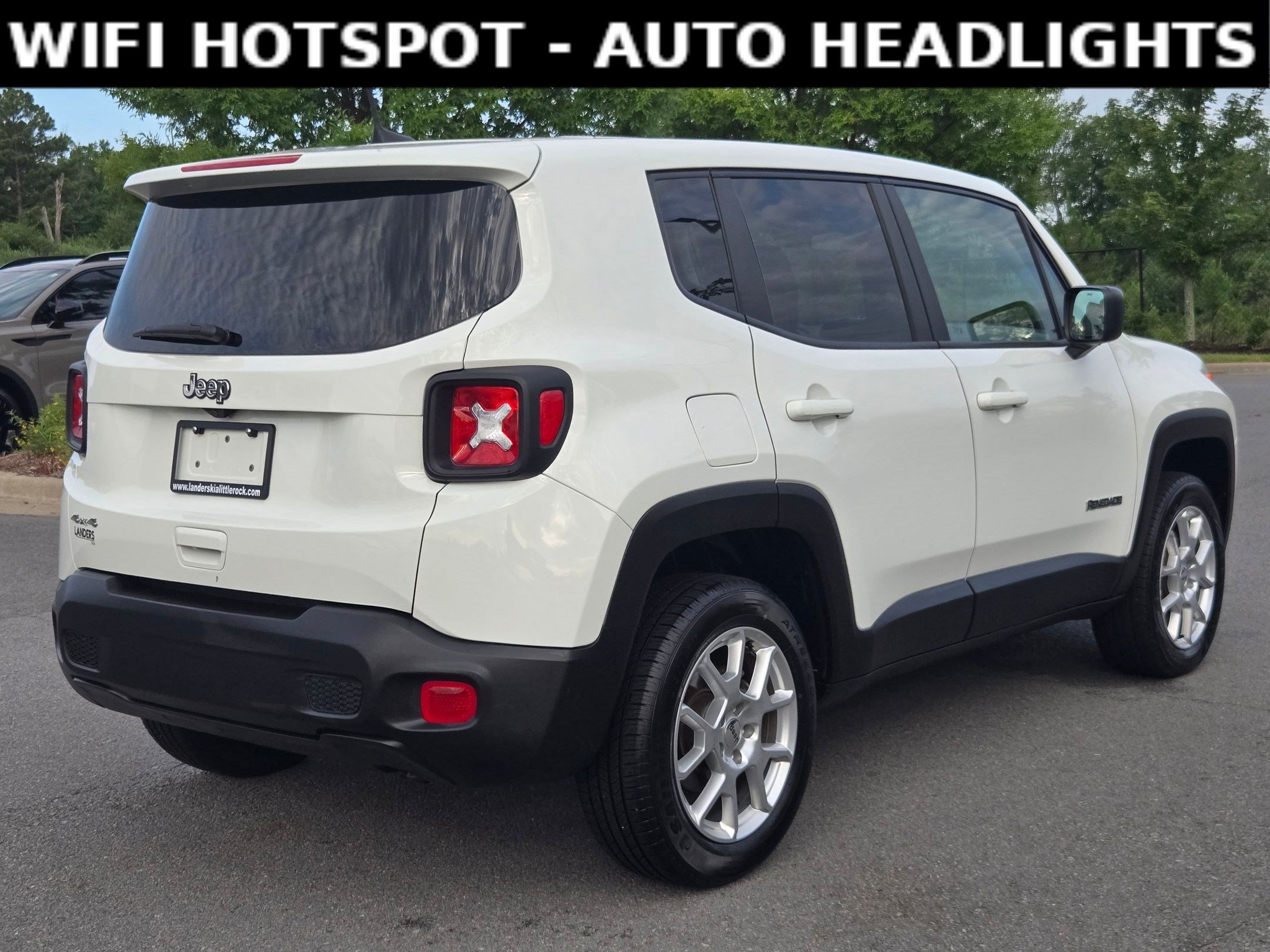 Used 2023 Alpine White Clearcoat Jeep Latitude image 7
