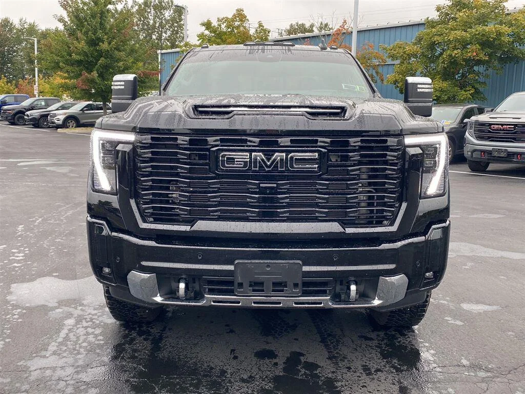 Used 2025 Onyx Black GMC Denali image 6