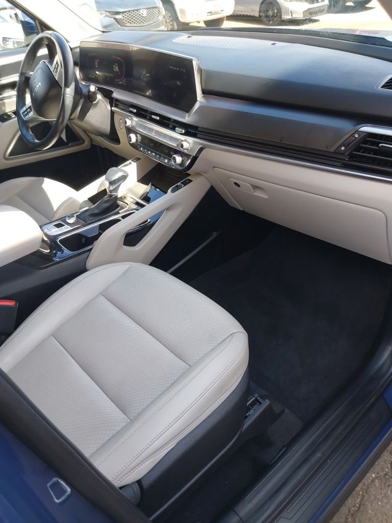 Used 2025 Black Kia S image 7
