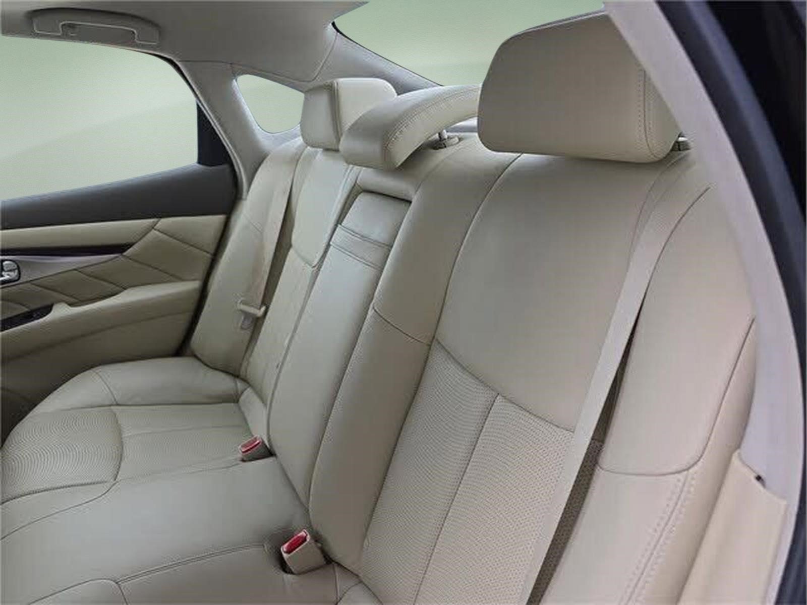 Used 2011 Malbec Black INFINITI Base image 13