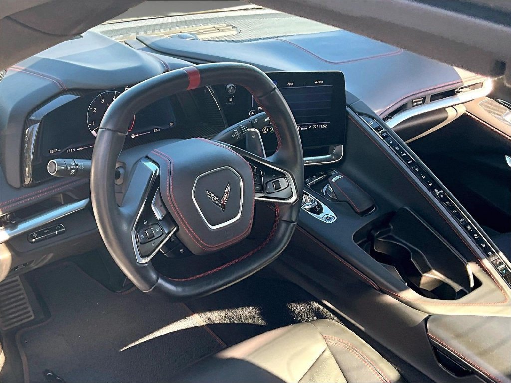 Used 2022 White Chevrolet Stingray image 8