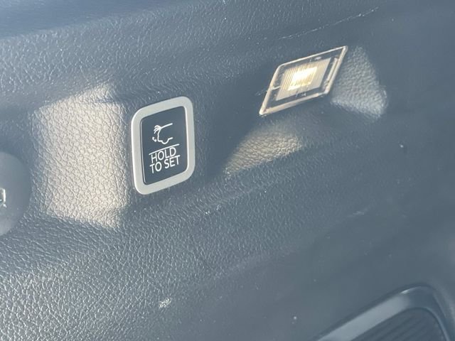Used 2022 Red Jeep Limited image 9