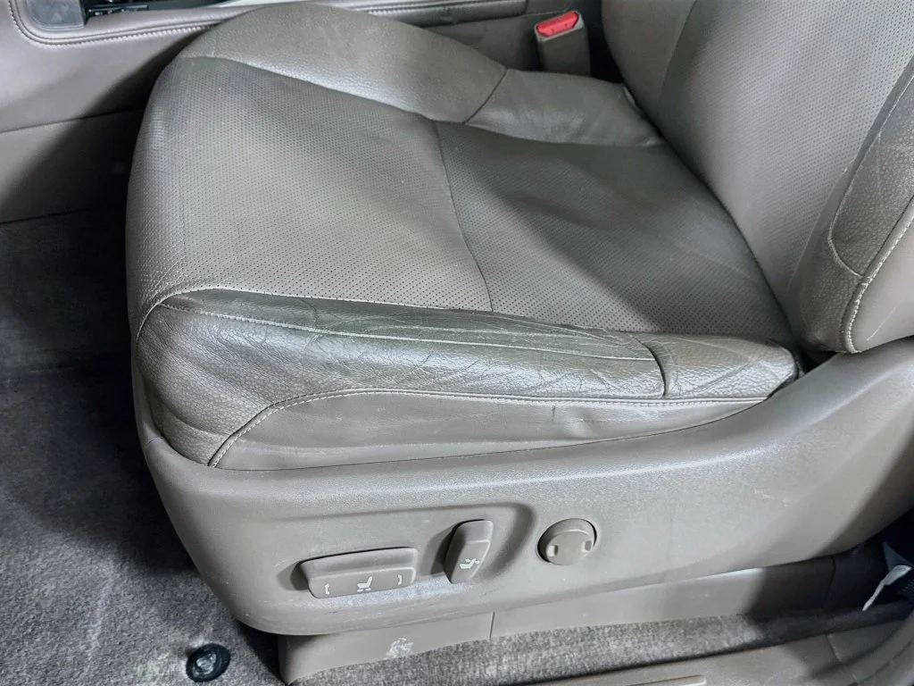 Used 2016 White Lexus 460 image 24