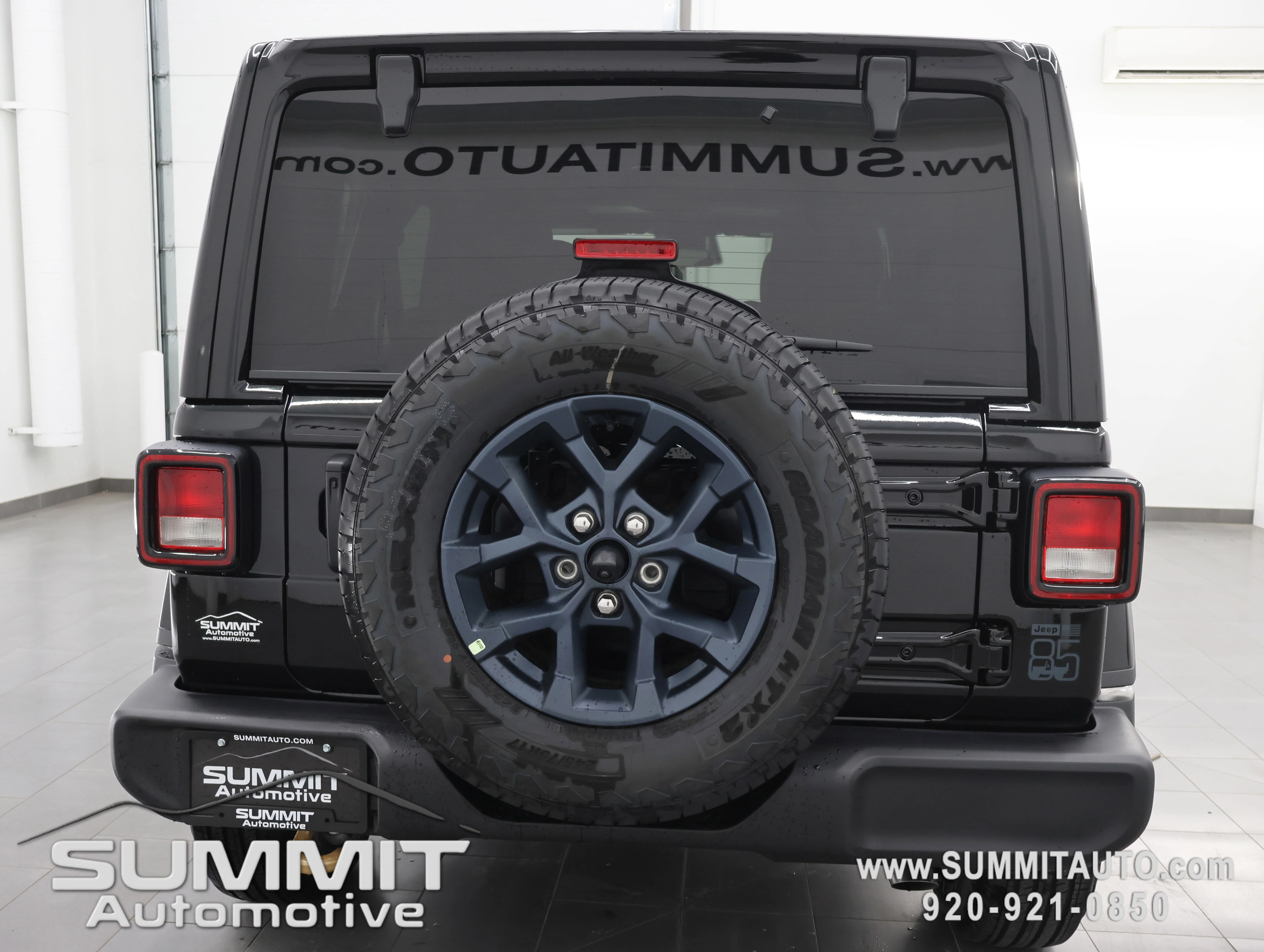New 2026 Black Clear-Coat Exterior Paint Jeep 85th Anniversary Edition image 26