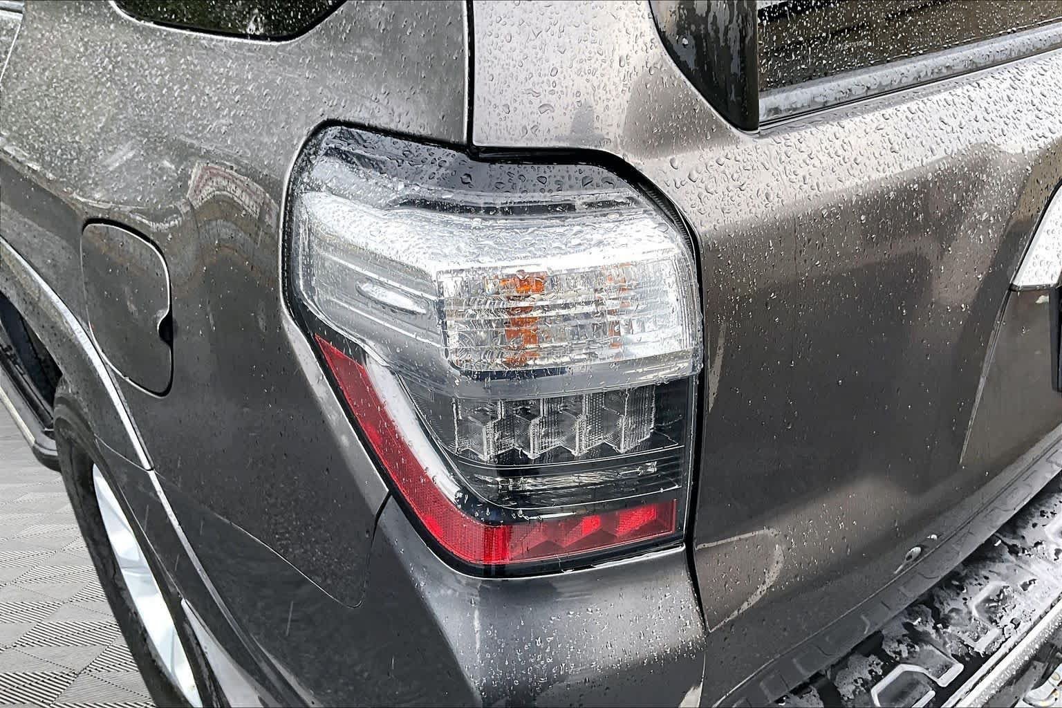 Used 2016 Magnetic Gray Metallic Toyota SR5 image 28