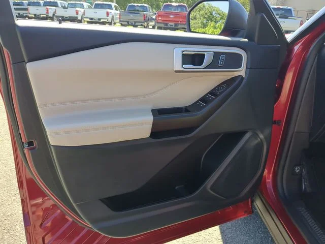 Used 2020 Red Ford XLT image 12