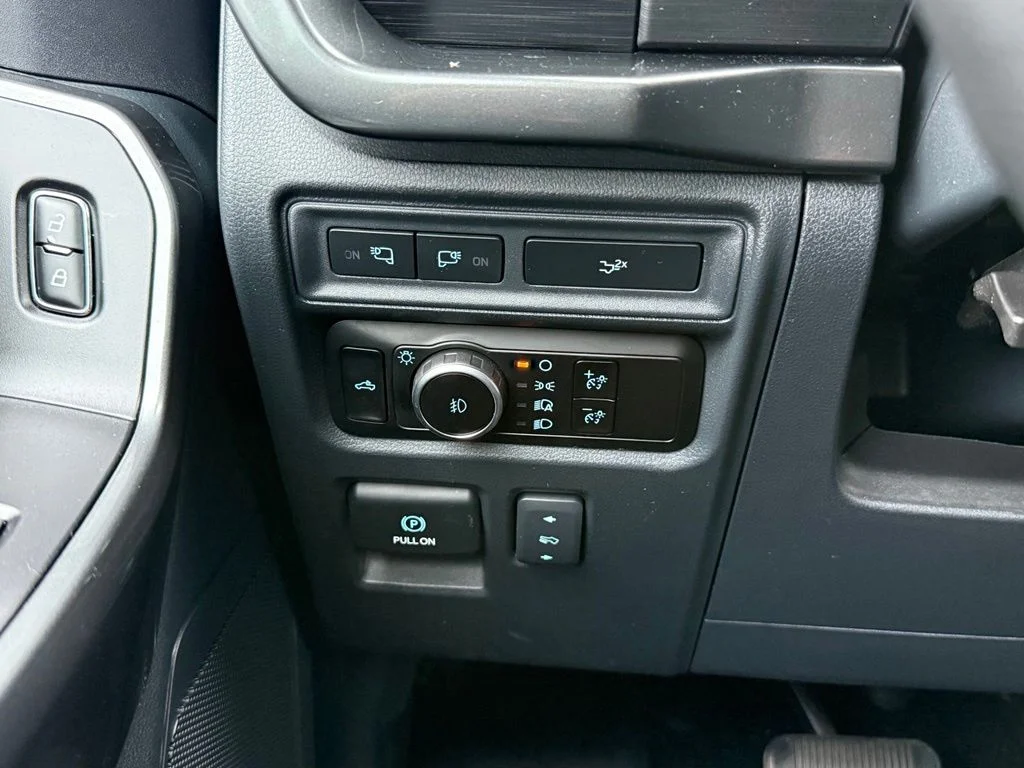 Used 2023 Gray Metallic Ford XLT image 14