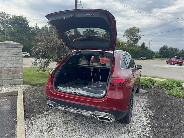 New 2026 MANUFAKTUR Patagonia Red Metallic Mercedes-Benz GLC 300 4MATIC® image 30