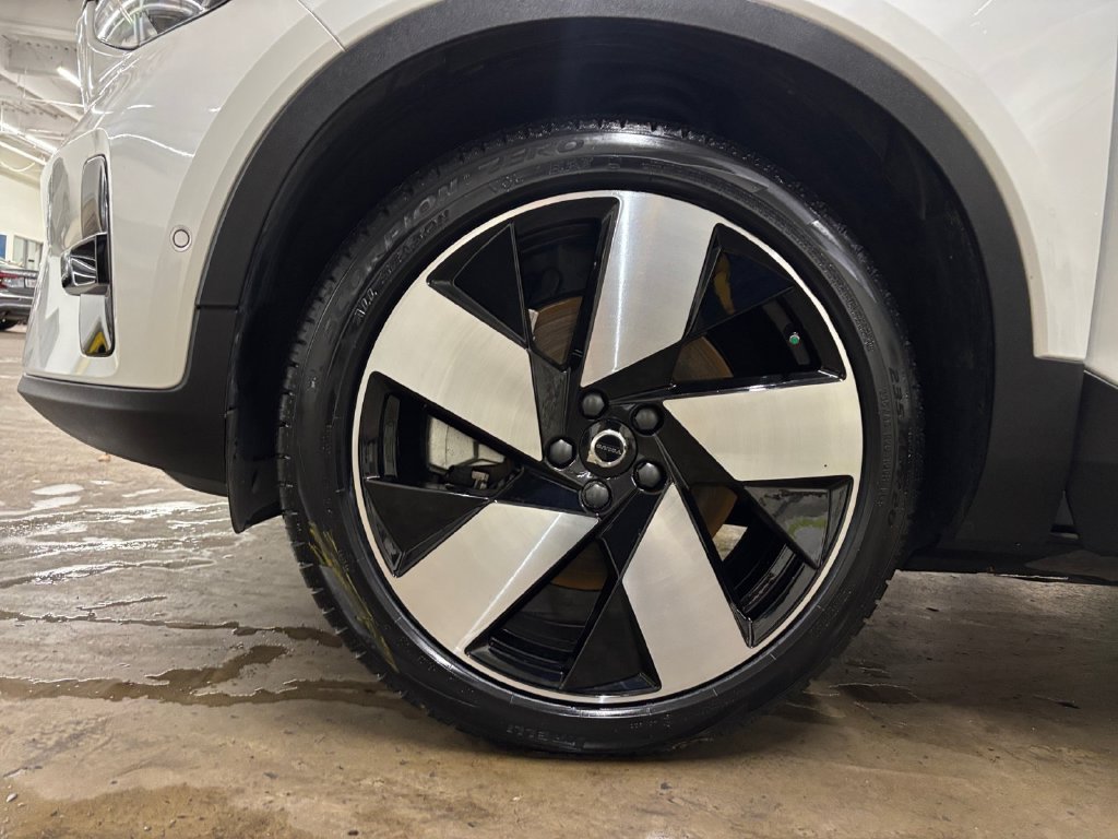 Certified Used 2023 Crystal White Volvo Ultimate image 37