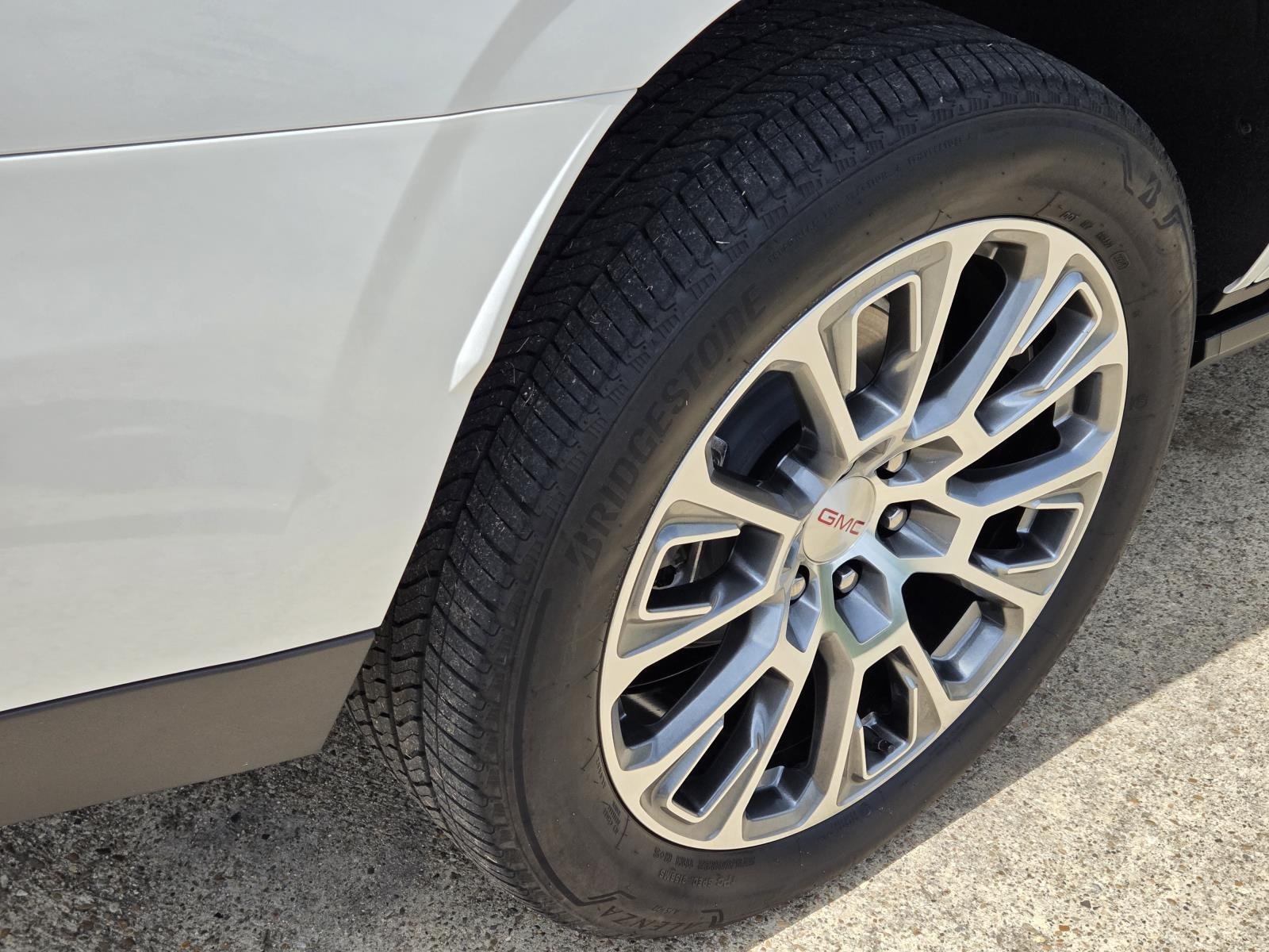 Used 2025 White Frost Tricoat GMC Denali image 10