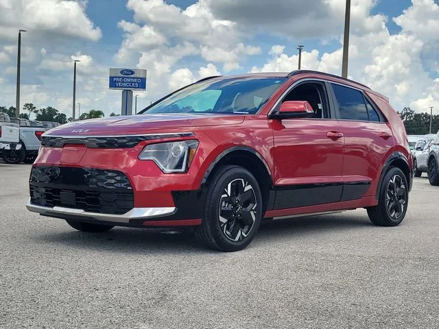Used 2025 Red Kia Wind image 31