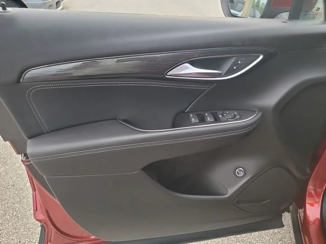 Used 2023  Buick Preferred image 17
