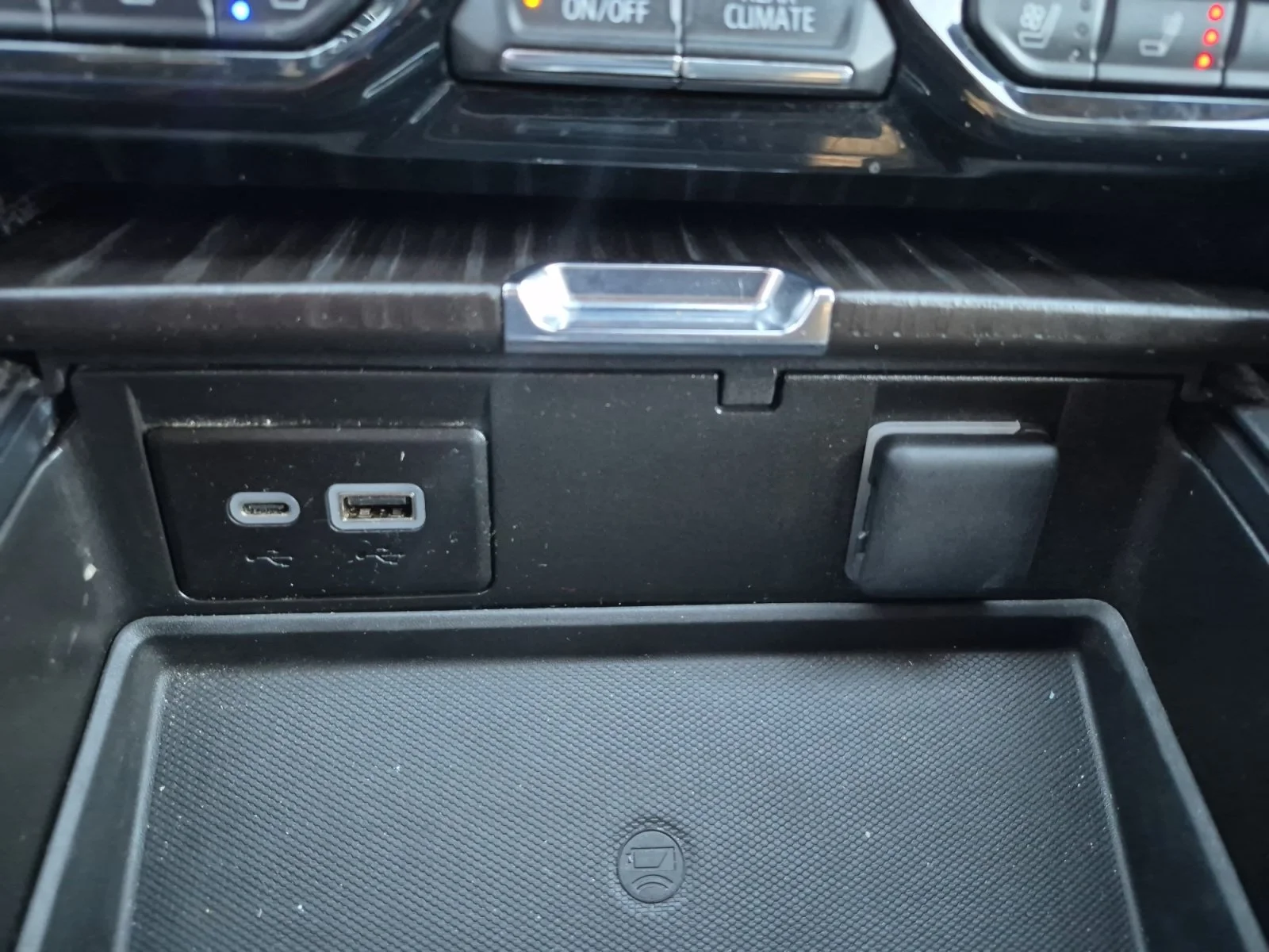 Used 2023 White Frost Tricoat GMC Denali image 21