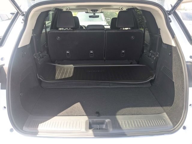 New 2027 RADIANT WHITE INFINITI Pure FWD image 12