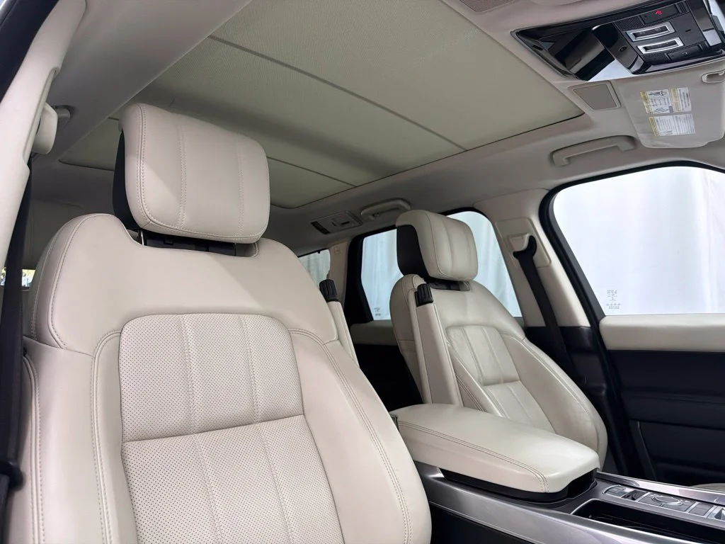 Used 2020 Blue Land Rover HSE image 33