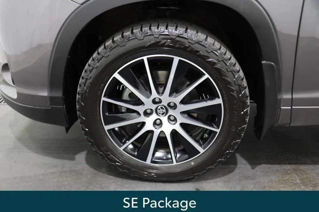 Used 2018 Gray Toyota SE image 6