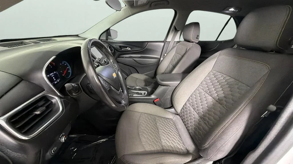 Used 2018 IRIDESCENT PEARL TRICOAT Chevrolet LT image 17