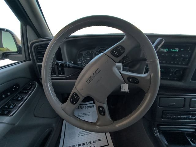 Used 2004 Black GMC Denali image 12