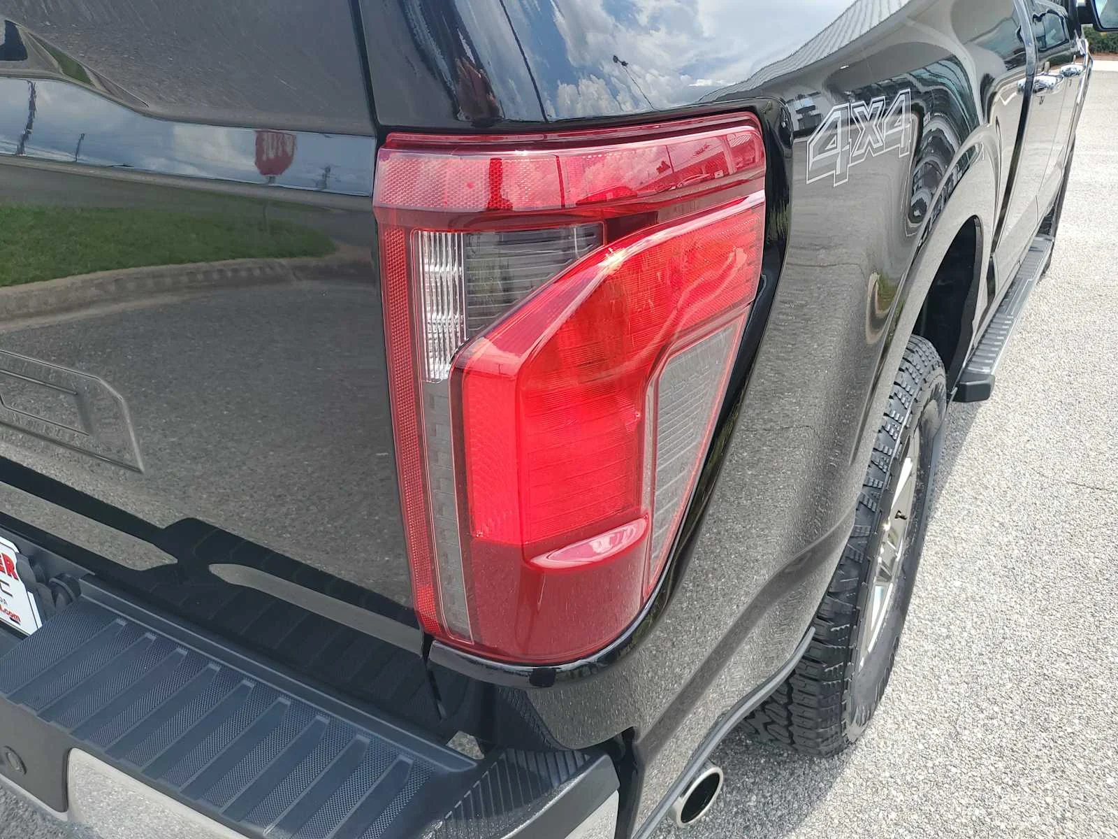 Used 2025 Black Ford XLT image 14