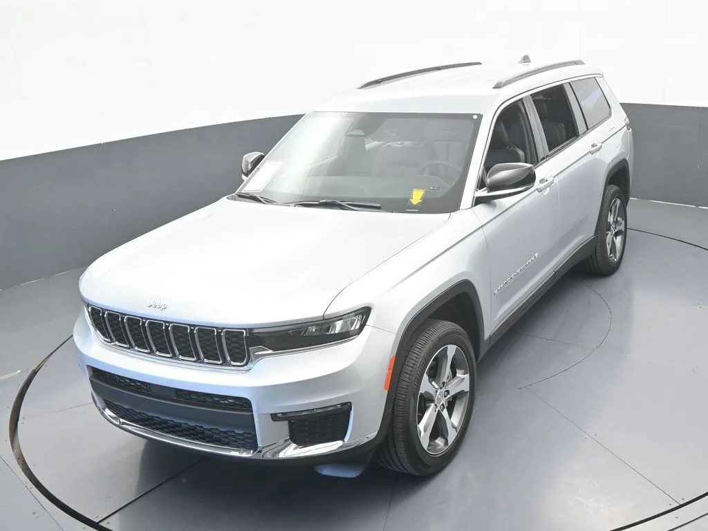 Used 2025 Silver Zynith Jeep Limited image 47