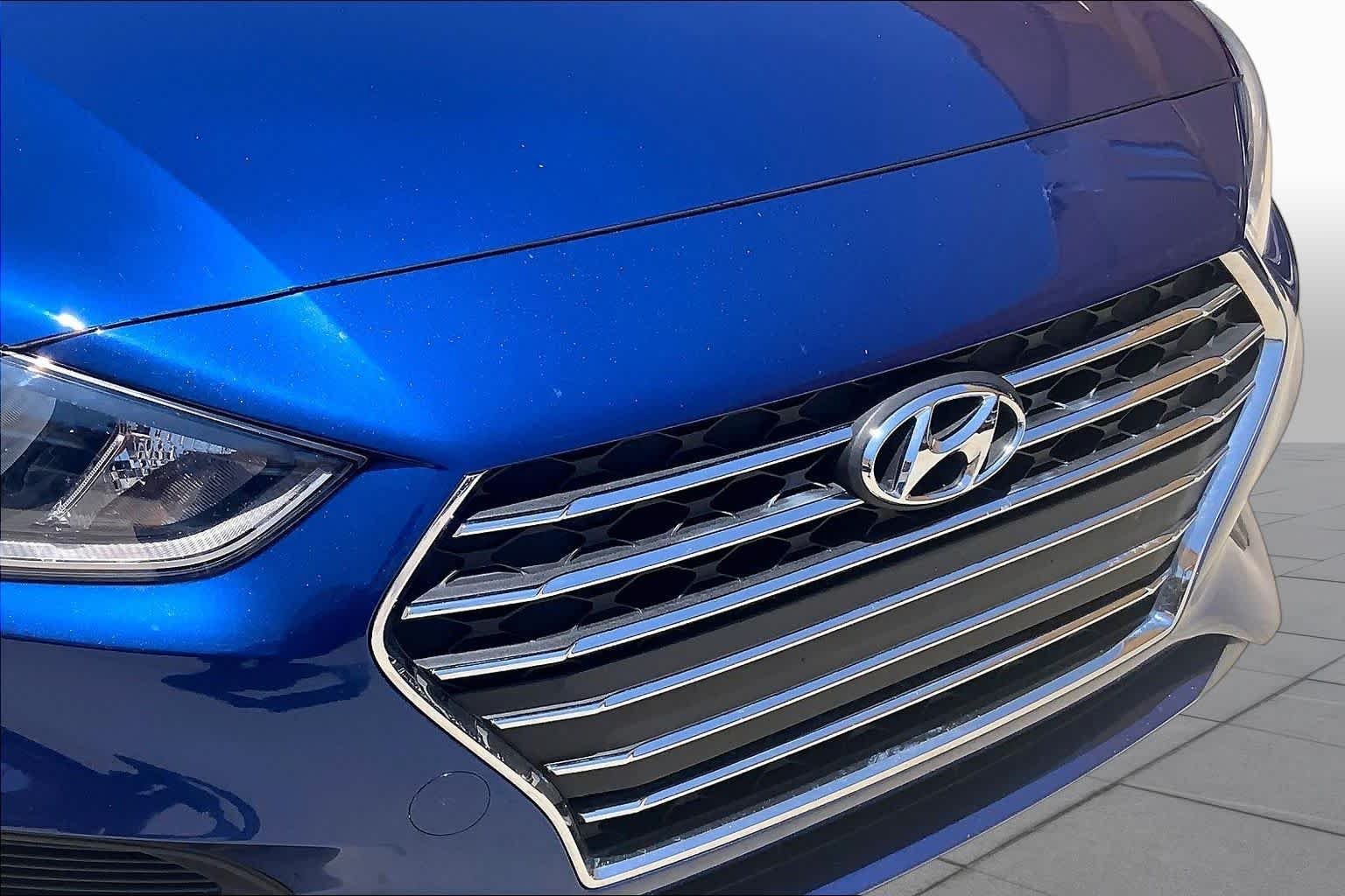 Used 2022 Admiral Blue Hyundai SE image 31
