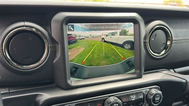 Used 2022 White Jeep Overland image 17