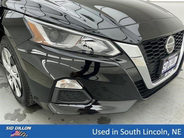 Used 2020 Super Black Nissan 2.5 S image 26