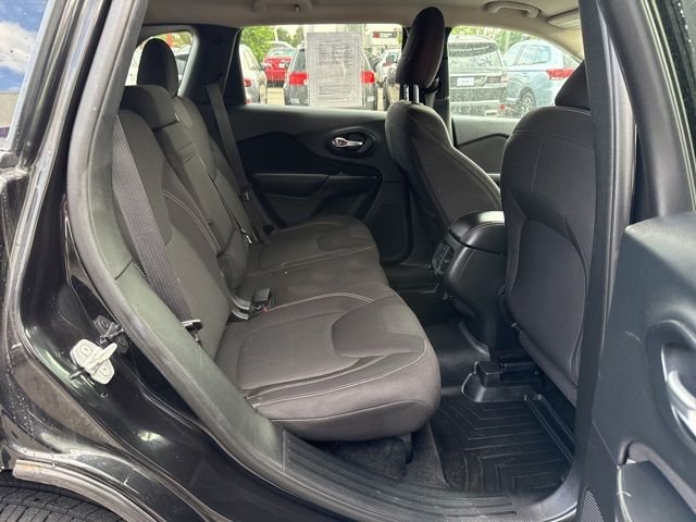 Used 2015 Black Jeep Latitude image 17